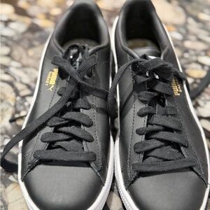 Puma Men's Black and White Sneakers